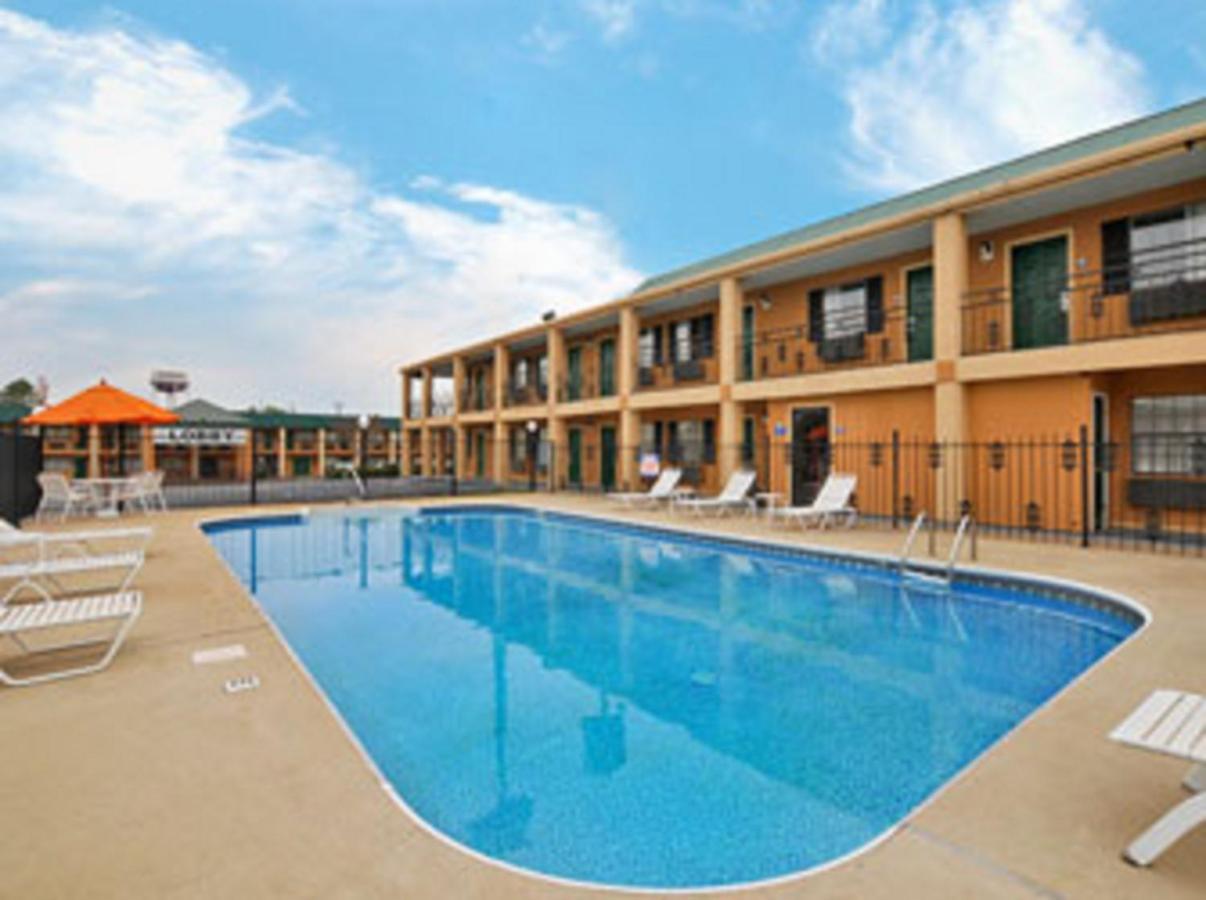 Travelodge By Wyndham Натчиточес Экстерьер фото