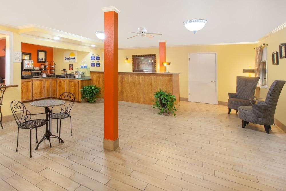 Travelodge By Wyndham Натчиточес Экстерьер фото