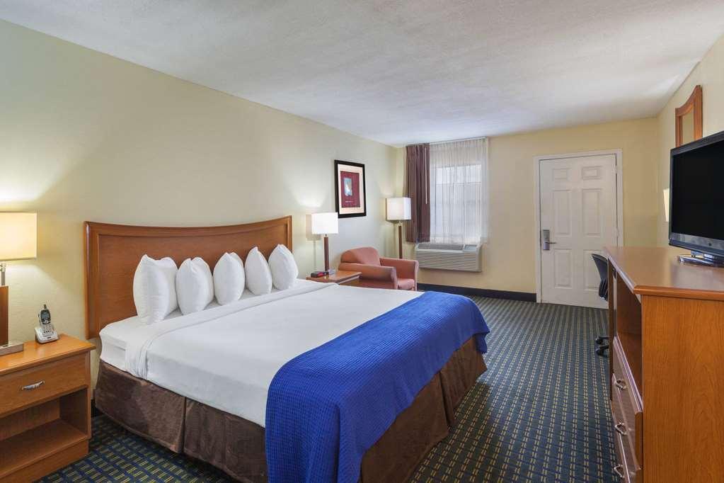 Travelodge By Wyndham Натчиточес Номер фото