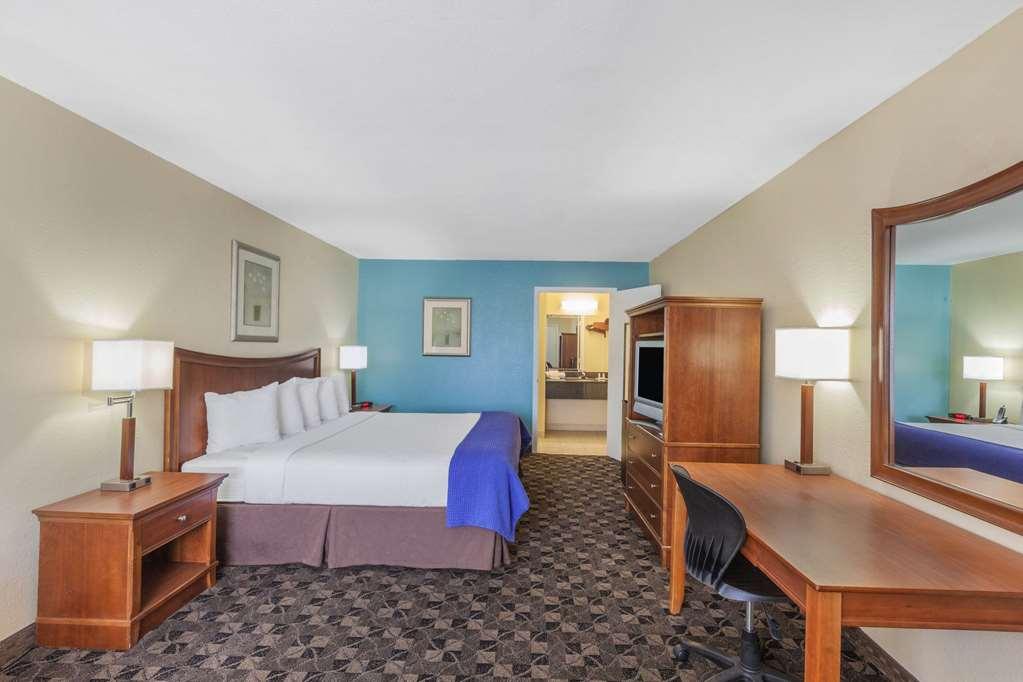 Travelodge By Wyndham Натчиточес Номер фото