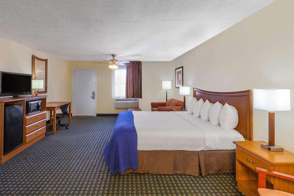 Travelodge By Wyndham Натчиточес Номер фото