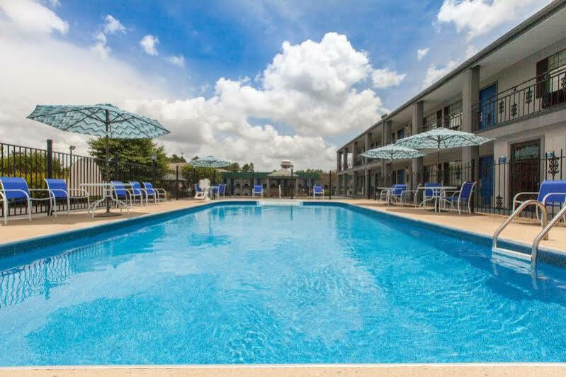 Travelodge By Wyndham Натчиточес Экстерьер фото
